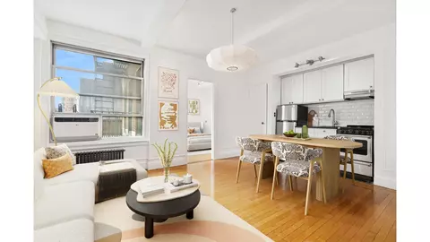 325 W 45th St #820, New York, NY 10036