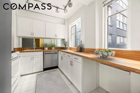 45 W 54th St #9E, New York, NY 10019