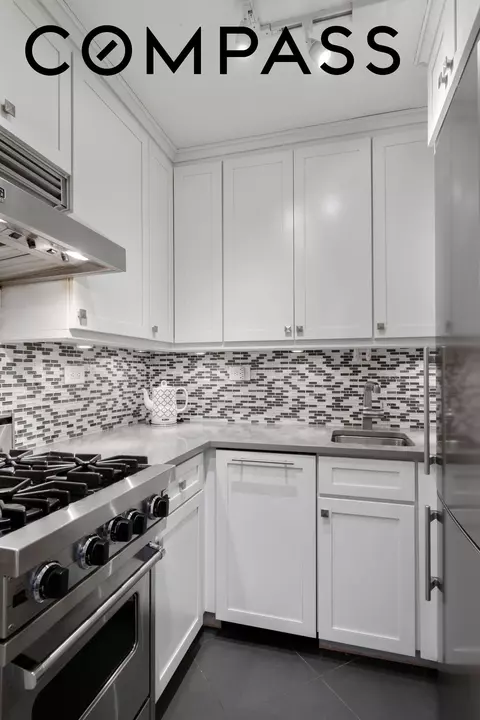 200 E 27th St #2V, New York, NY 10016 photo 4