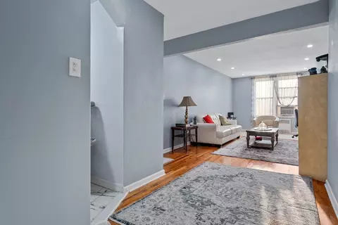67-30 Clyde St #5T, Forest Hills, NY 11375