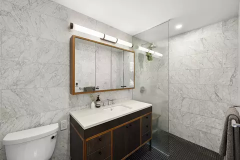 Bath - 184 Kent Ave #B612, Brooklyn, NY 11249 photo 1 of 2
