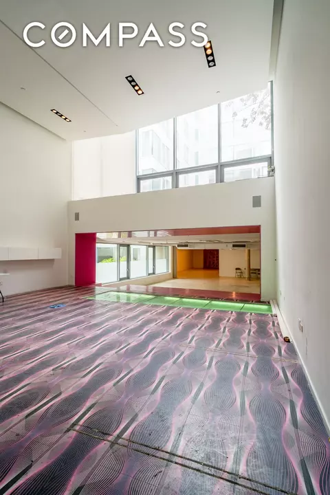 428 W 54th St #1, New York, NY 10019