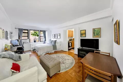 240 E 46th St #7B, New York, NY 10017