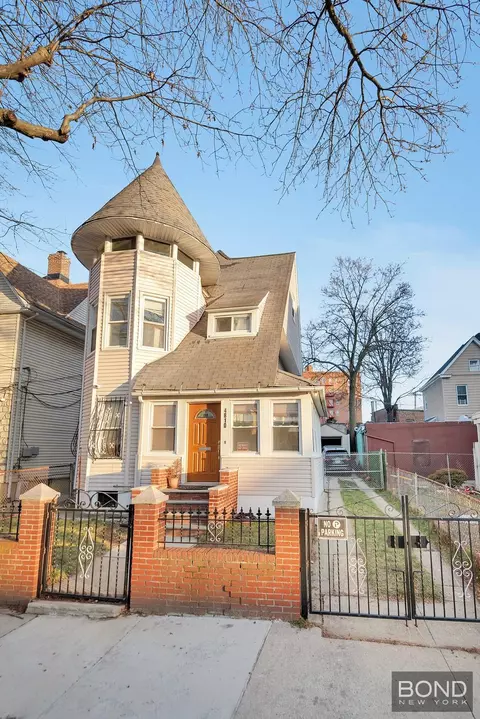 4810 Osgood St, New York City, NY 10470