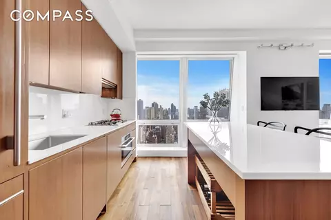 400 5th Ave #33B, New York, NY 10018