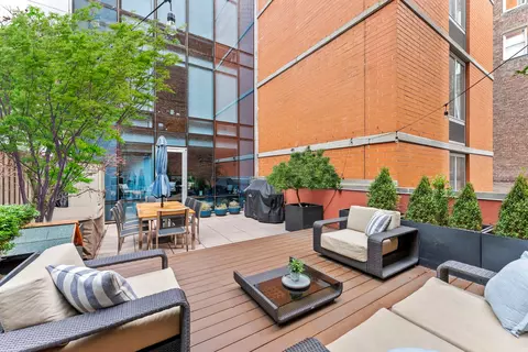 166 W 18th St #2D, New York, NY 10011