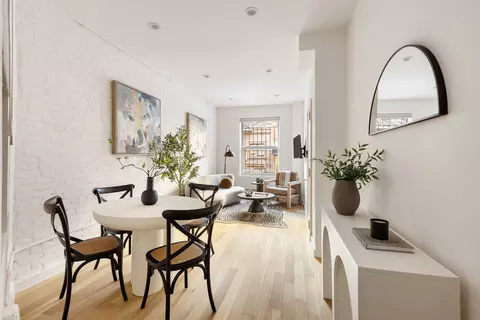 214 W 16th St #1W, New York, NY 10011