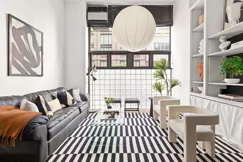 536 W 43rd St #1B, New York, NY 10036