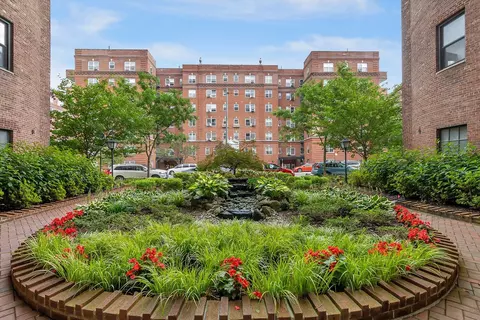 69-10 Yellowstone Blvd #210, New York City, NY 11375