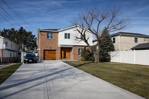 735 Woodrow Rd, Staten Island, NY 10312