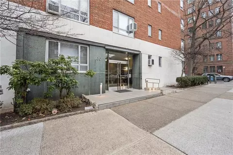 130 8th Ave #7G, Brooklyn, NY 11215