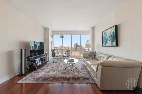 350 W 42nd St #56C, New York, NY 10036