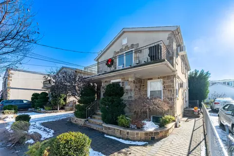 162-12 20 77th Rd, Flushing, NY 11367