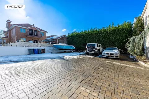 Exterior - 162-12 20 77th Rd, New York City, NY 11366 photo 10 of 18