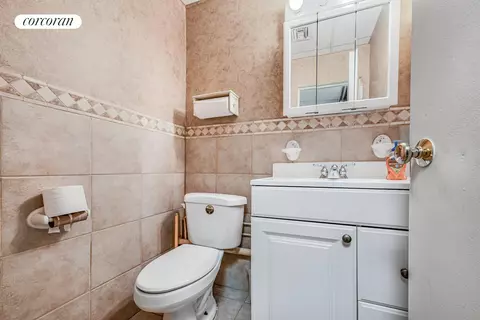 Bath - 162-12 20 77th Rd, New York City, NY 11366 photo 2 of 4