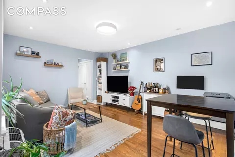 319 W 18th St #4H, New York, NY 10011