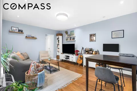 319 W 18th St #4H, New York, NY 10011