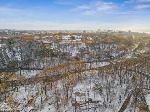 383 W 254th St, New York City, NY 10471