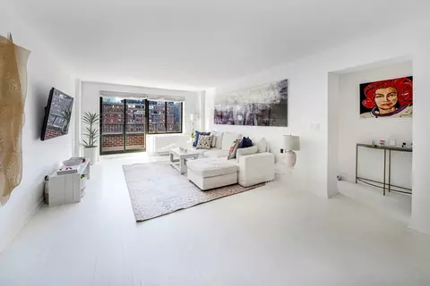 211 W 71st St #12A, New York, NY 10023