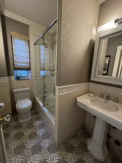 400 E 52nd St #8G, New York, NY 10022 photo 8