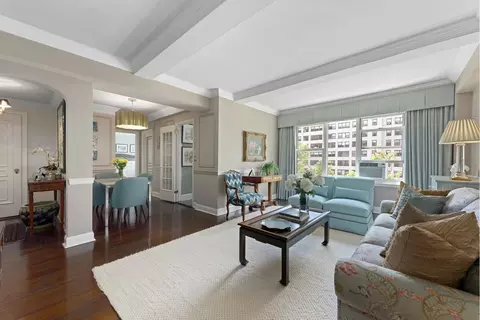 400 E 52nd St #8G, New York, NY 10022 photo 2