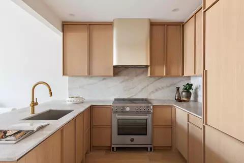 215 Calyer St #2, Brooklyn, NY 11222