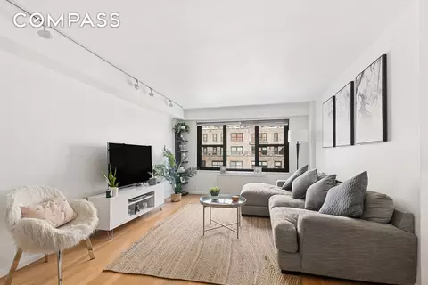 220 E 57th St #17G, New York, NY 10022