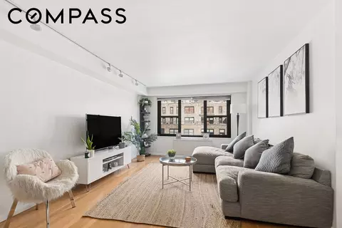 220 E 57th St #17G, New York, NY 10022
