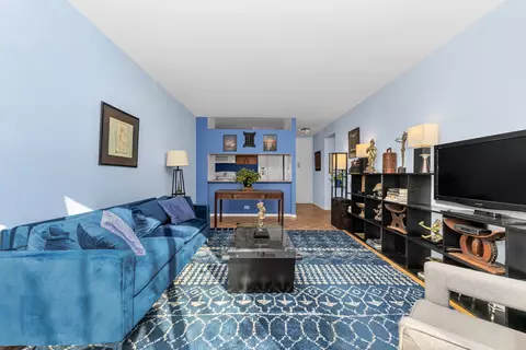 350 W 50th St #3-F, New York, NY 10019