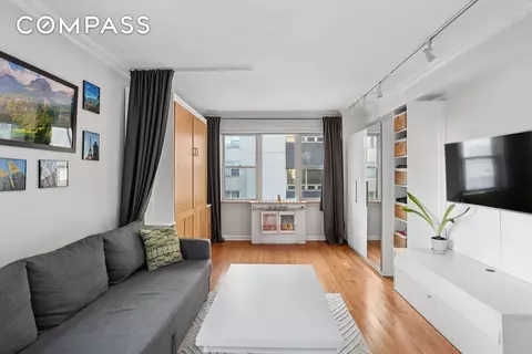 310 E 49th St #9C, New York, NY 10017