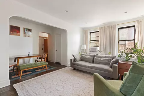 192 E 8th St #5A, Brooklyn, NY 11218