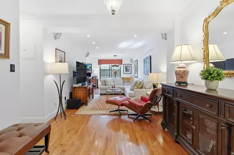 30 E 9th St #4-NN, New York, NY 10003