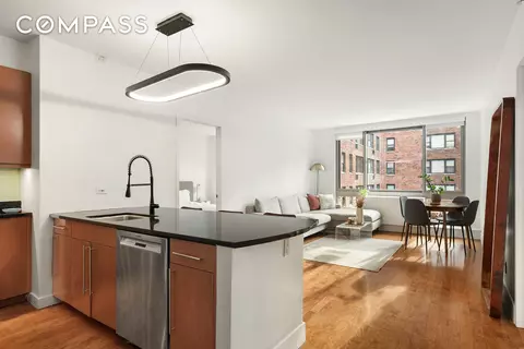 242 E 25th St #3A, New York, NY 10010