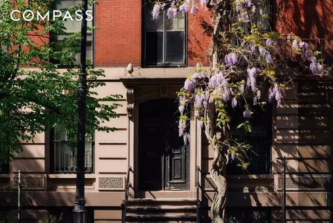 35 Stuyvesant St, New York, NY 10003