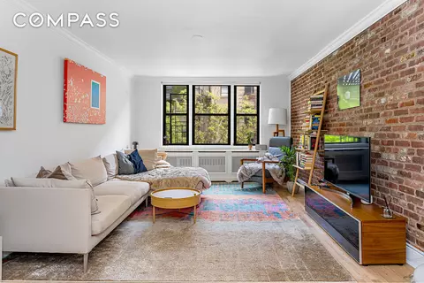 250 W 15th St #3C, New York, NY 10011