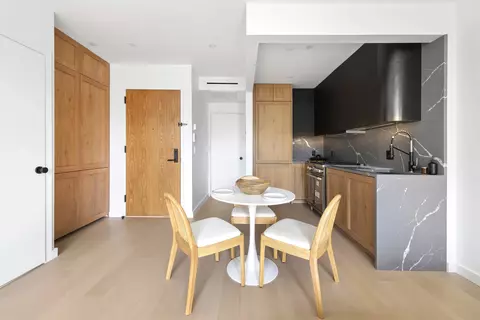 19 N Henry St #3A, Brooklyn, NY 11222