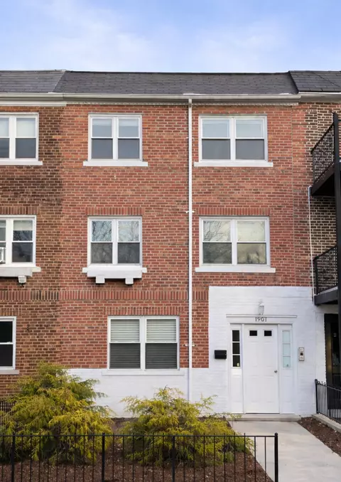 19-61 80th St, New York City, NY 11370