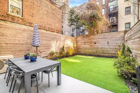 266 W 77th St #1, New York, NY 10024