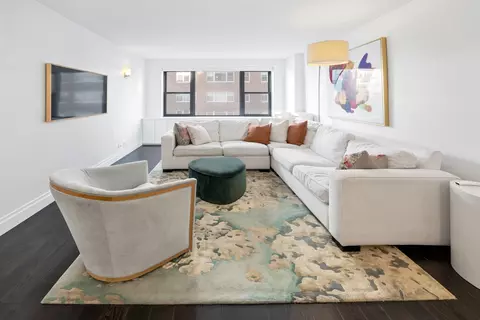 196 E 75th St #9A, New York, NY 10021