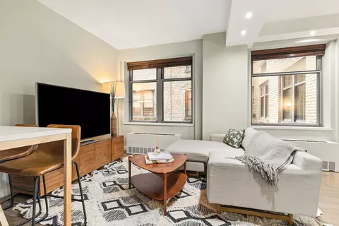 100 W 58th St #8A, New York, NY 10019