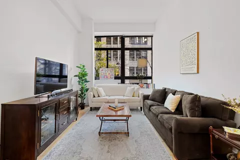 310 E 46th St #3T, New York, NY 10017