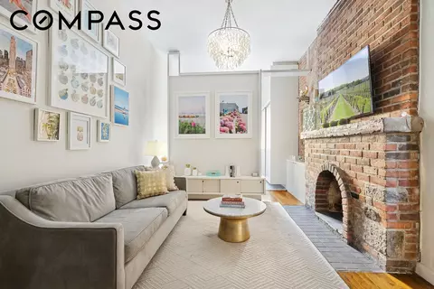 252 W 20th St #2B, New York, NY 10011