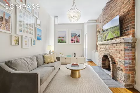 252 W 20th St #2B, New York, NY 10011
