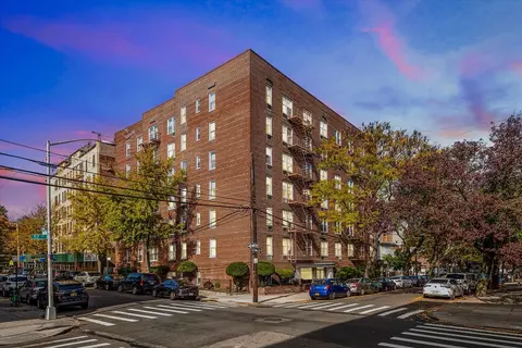 39-76 57th St #6E, New York City, NY 11377