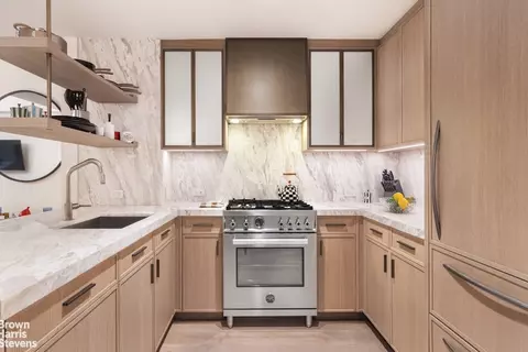 214 W 72nd St #2B, New York, NY 10023