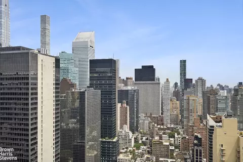 236 E 47th St #21B, New York, NY 10017