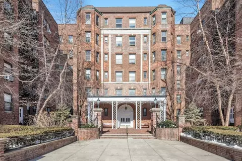 84-51 Beverly Rd #1A, Kew Gardens, NY 11415