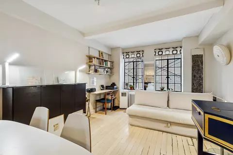320 E 42nd St #717, New York, NY 10017