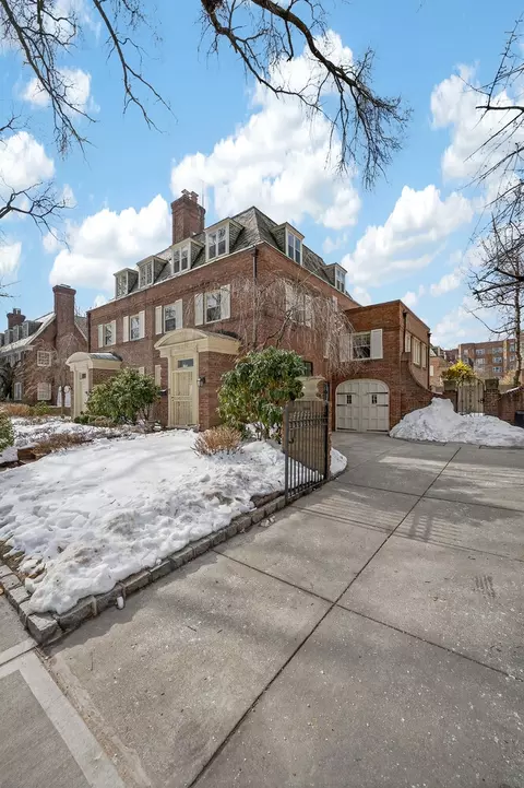 34-22 87th St, New York City, NY 11372