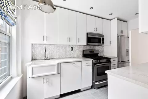 150 E 49th St #8B, New York, NY 10017